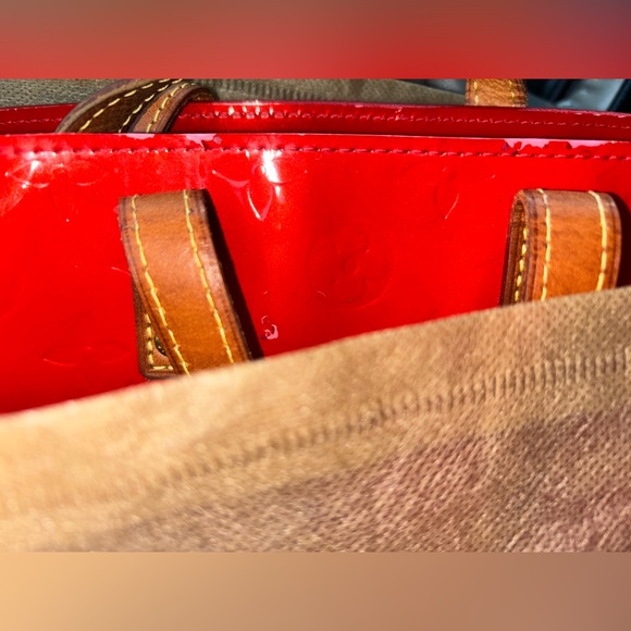Louis Vuitton Reade Red Vernis PM Mini Tote with Dust Bag! - Picture 16 of 16